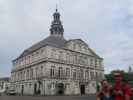 Sabine und ich beim Stadhuis in Maastricht (23. Mai)