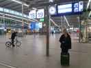 Sabine in der Station Utrecht Centraal (23. Mai)