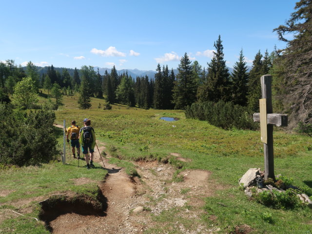 Stefan und Romana beim Heldenkreuz, 1.630 m (4. Juni)