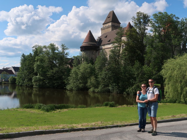 Sabine und ich bei der Burg Heidenreichstein