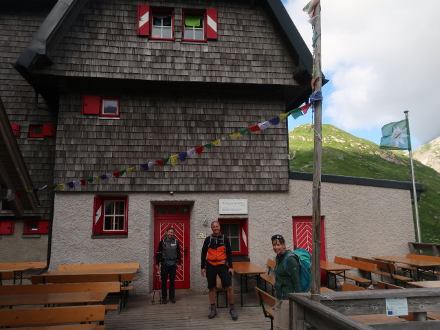 Christoph, Frank und Larissa bei der Wolayerseehütte, 1.967 m (25. Juni)