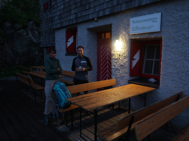 Larissa und Christoph bei der Wolayerseehütte, 1.967 m (26. Juni)