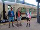 Georg, Christian und Sarah im Bahnhof Mallnitz-Obervellach, 1.182 m (2. Juli)