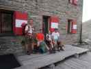 Ich, Christian, Sarah und Georg bei der Duisburger Hütte, 2.573 m (2. Juli)