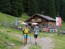 Georg und Sarah bei der Erlehenalm, 1.700 m (3. Juli)