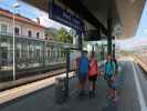 Georg, Sarah und Ursa im Bahnhof Bruck-Fusch, 755 m