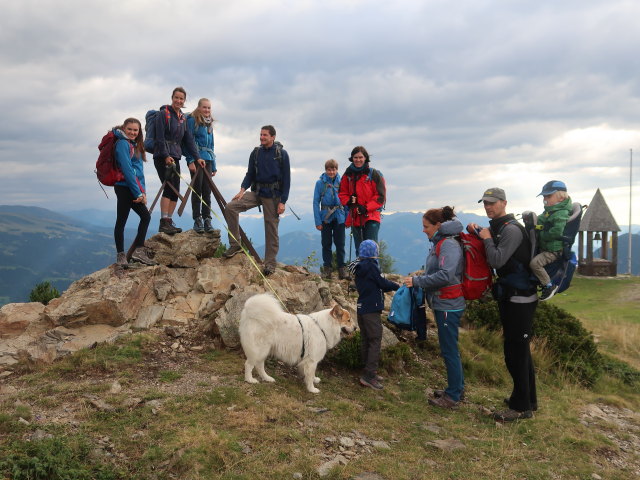 Anja Liv, Karin, Katja Lin, Stefan, Tim, Kerstin, Emma, Katrin, Florian und Felix zwischen Parkplatz Hochstein und Hochstein