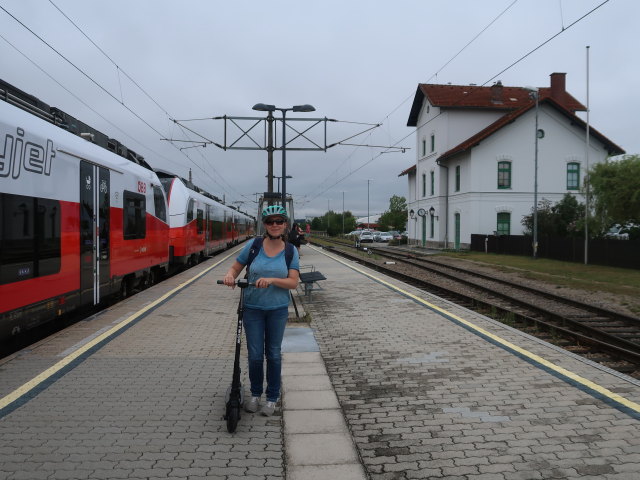 Sabine im Bahnhof Irnfritz, 544 m