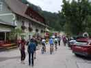 Sabine, Hannelore und Manuel beim Gasthof Eder