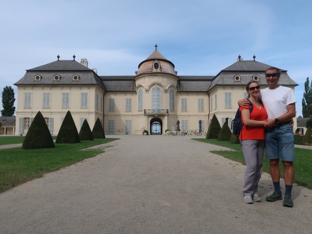 Sabine und ich beim Schloss Niederweiden, 144 m