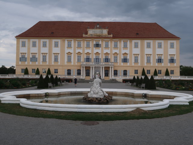 Schloss Hof, 166 m
