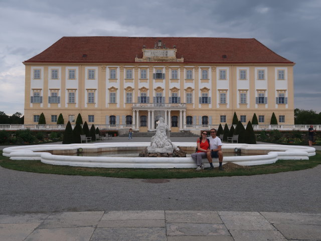 Sabine und ich beim Schloss Hof, 166 m