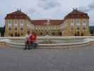 Ich und Sabine beim Schloss Hof, 166 m