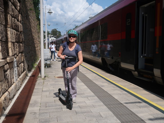 Sabine im Bahnhof Semmering, 896 m