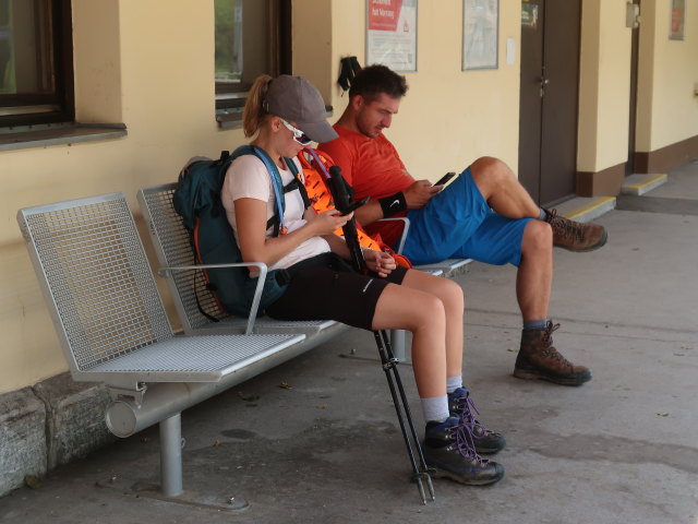 Sarah und Georg im Bahnhof Dorfgastein, 823 m