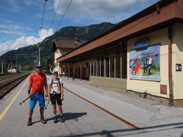 Georg und Sarah im Bahnhof Dorfgastein, 823 m