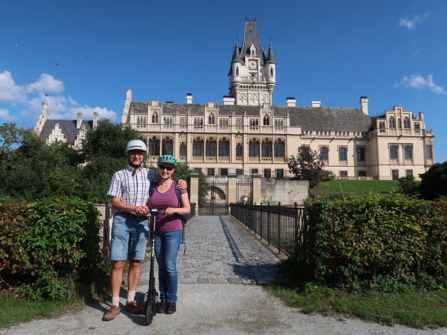 Ich und Sabine im Schloss Grafenegg, 192 m