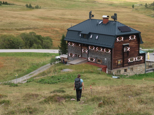 Sabine bei der Dr.-Josef-Mehrl-Hütte, 1.730 m (3. Sep.)