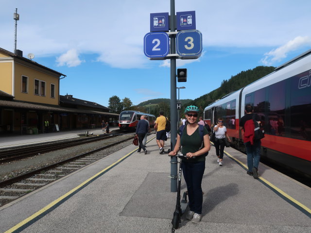 Sabine im Bahnhof Aspang, 506 m