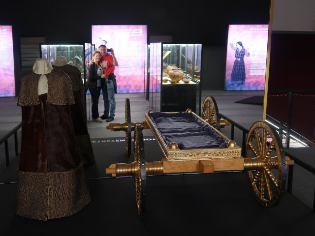 Sabine und ich in der Sonderausstellung 'Königreiche der Eisenzeit' im Museum Mistelbach