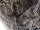 Tristans Kirchboden-Klettersteig: Manuel in der Höhle