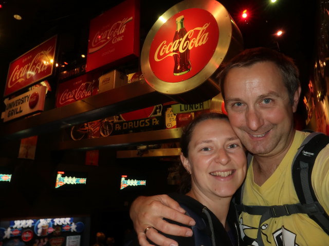 Sabine und ich in der World of Coca-Cola in Atlanta (11. Nov.)