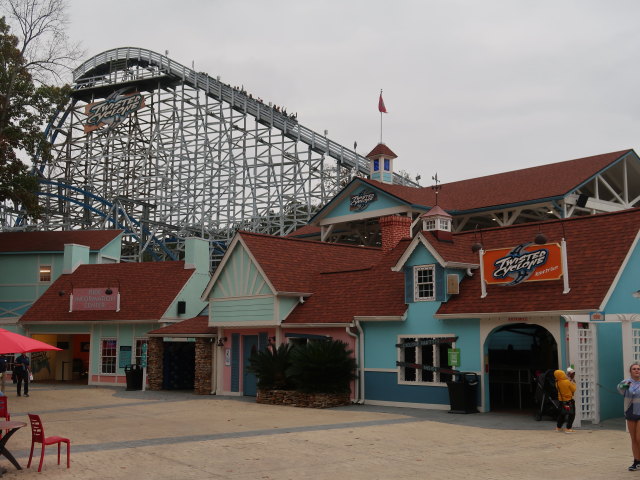 Twisted Cyclone in Six Flags over Georgia (12. Nov.)