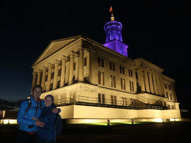 Ich und Sabine beim Tennessee State Capitol in Nashville (14. Nov.)