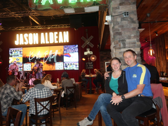 Sabine und ich in Jason Aldean's Kitchen in Nashville (14. Nov.)