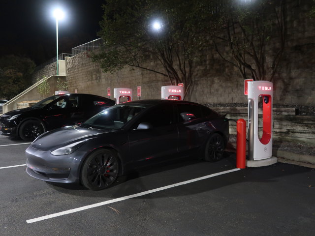 Tesla Supercharger in Vicksburg (16. Nov.)