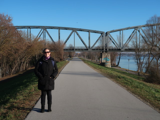 Sabine auf der Franz-Landertinger-Promenade