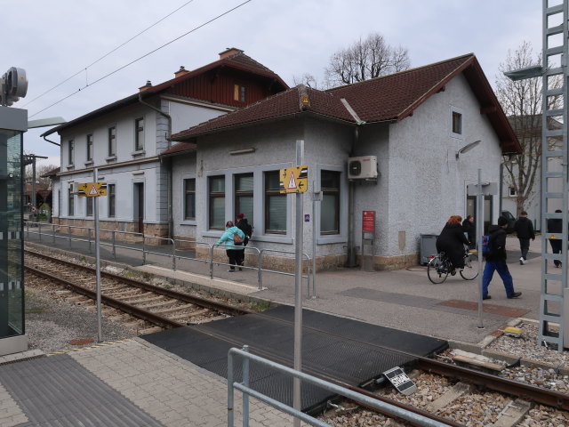 Bahnhof Traismauer, 206 m