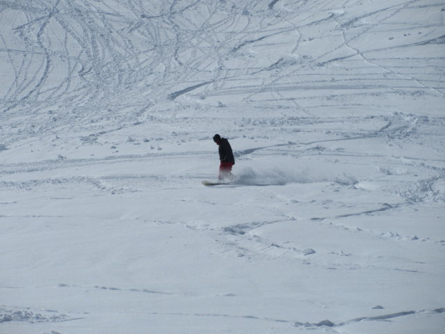 Markus neben der Piste 33 (18. Apr.)