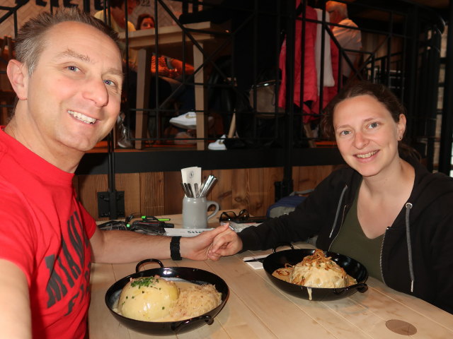 Ich und Sabine im Brauhaus zum Stiefel in Saarbrücken (18. Mai)