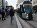 Sabine im Halt Hamilius der Stater Tram in Lëtzebuerg (21. Mai)