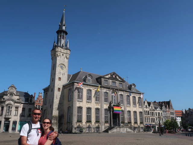 Ich und Sabine beim Stadhuis in Lier (27. Mai)