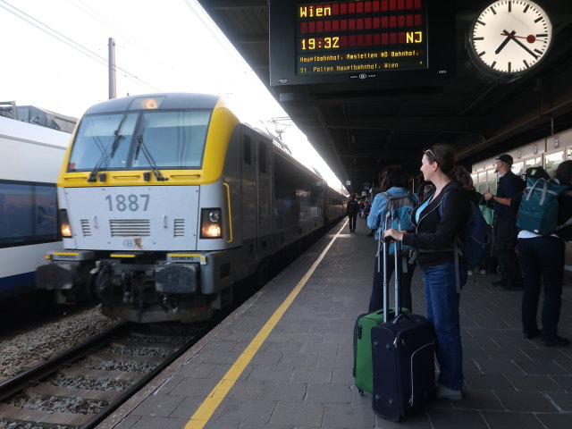 Sabine in der Station Brussel-Zuid (29. Mai)