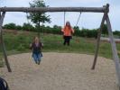 Sabine und Katrin am Spielplatz