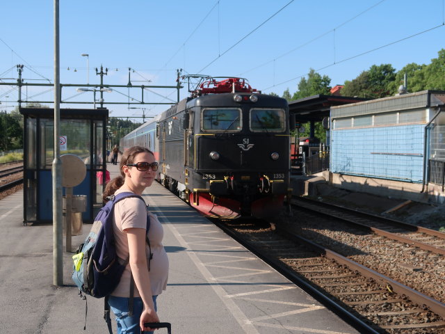 Sabine in der Märsta Station (17. Juni)