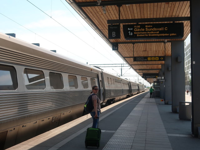 Sabine in der Uppsala Centralstation (17. Juni)