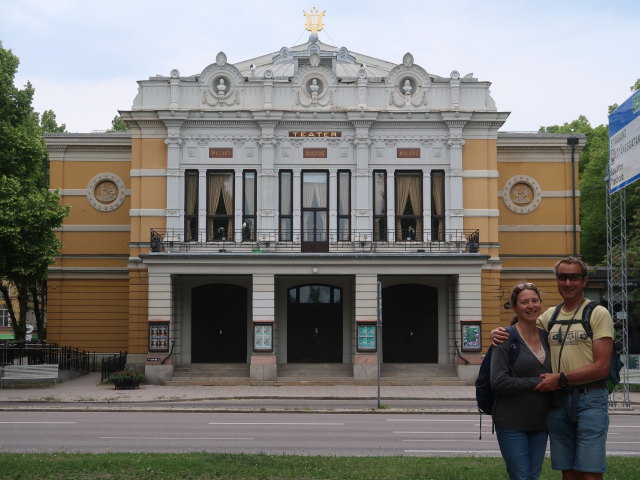 Sabine und ich beim Gävle Teater (18. Juni)