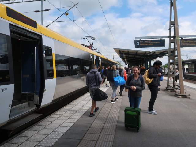 Sabine in der Falköping Centralstation (19. Juni)