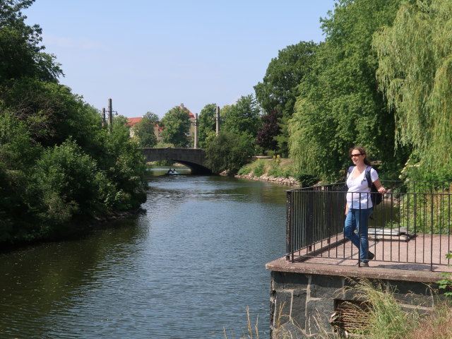 Sabine im Gamla Kyrkogården in Malmö (21. Juni)