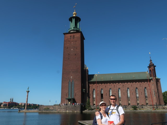 Sabine und ich beim Stadshus in Stockholm (25. Juni)