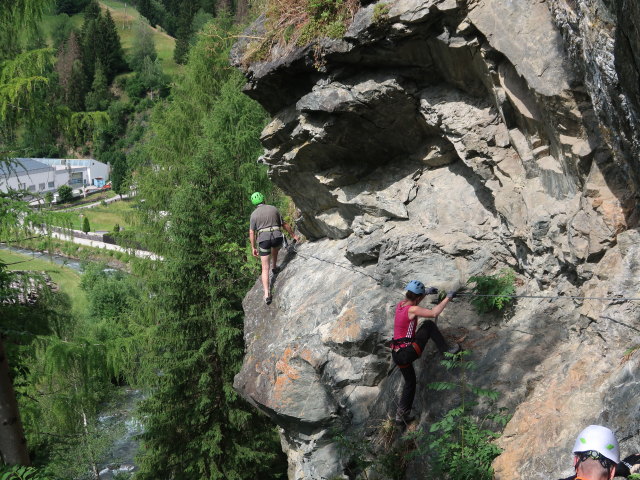 Klettersteig 'Burg Heinfels': Frank und Sonja in der Wandtraverse