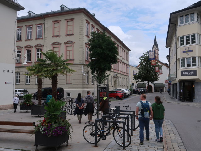 Ursa, Kimberly, Dominic, Maximilian und Anna am Egger-Lienz-Platz