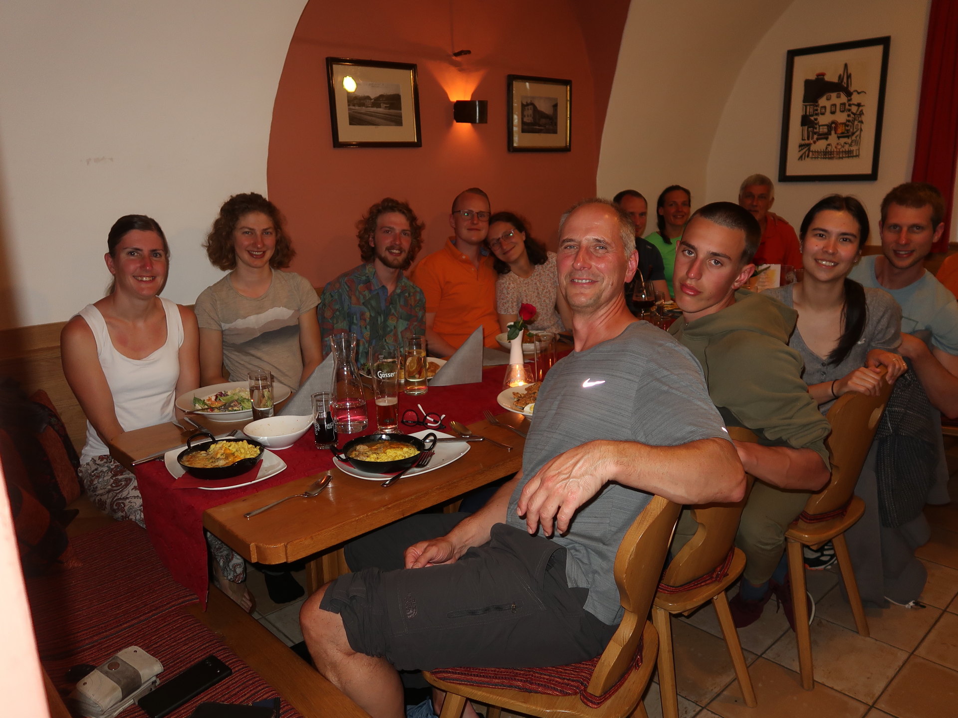 Sonja, Victoria, Lukas, Maximilian, Anna, Frank, Werner, Ursa, Arian, Josef, Kimberly und Dominic im Kirchenwirt (7. Juli)