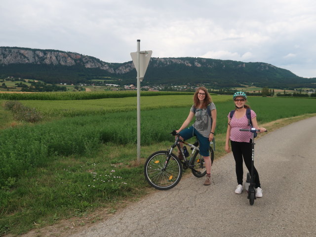 Hannelore und Sabine zwischen Maiersdorf und Dörfles