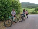 Manuel, Hannelore und Sabine zwischen Winzendorf und Brunn an der Schneebergbahn