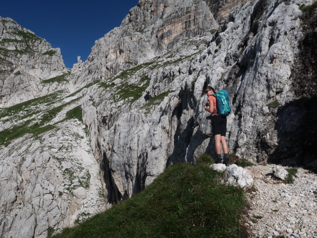 Larissa zwischen Rifugio Guido Corsi und Sentiero Anito Goitan